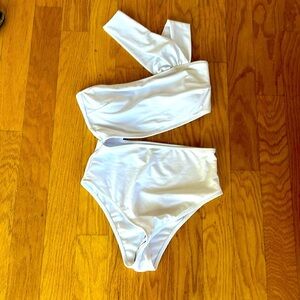 size medium one piece bathingsuit​​